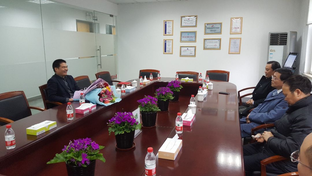 金山区委书记亲临德福伦公司慰问“公司优秀高级科技人才”-上海德福伦新材料科技有限公司