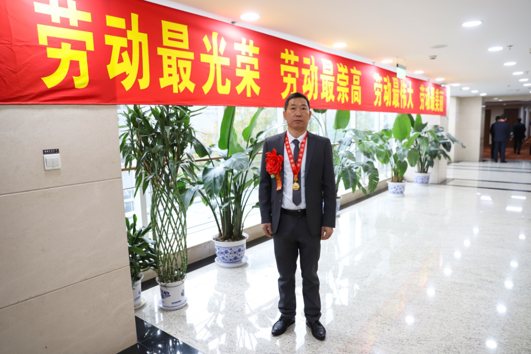 祝贺|德福伦公司杨成荣获2020年上海市劳动模范称号-上海德福伦新材料科技有限公司