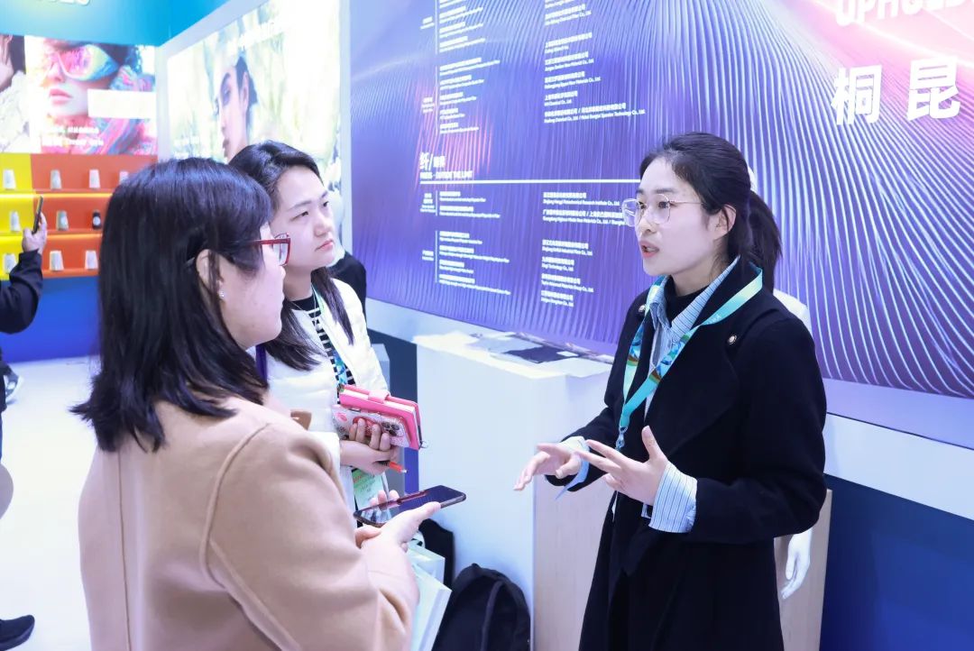 全生物基聚酯,“碳索纤维未来丨德福伦BioFleax™ PEF纤维产品联合发布会,成功亮相2025上海春夏纱线展-上海德福伦新材料科技有限公司