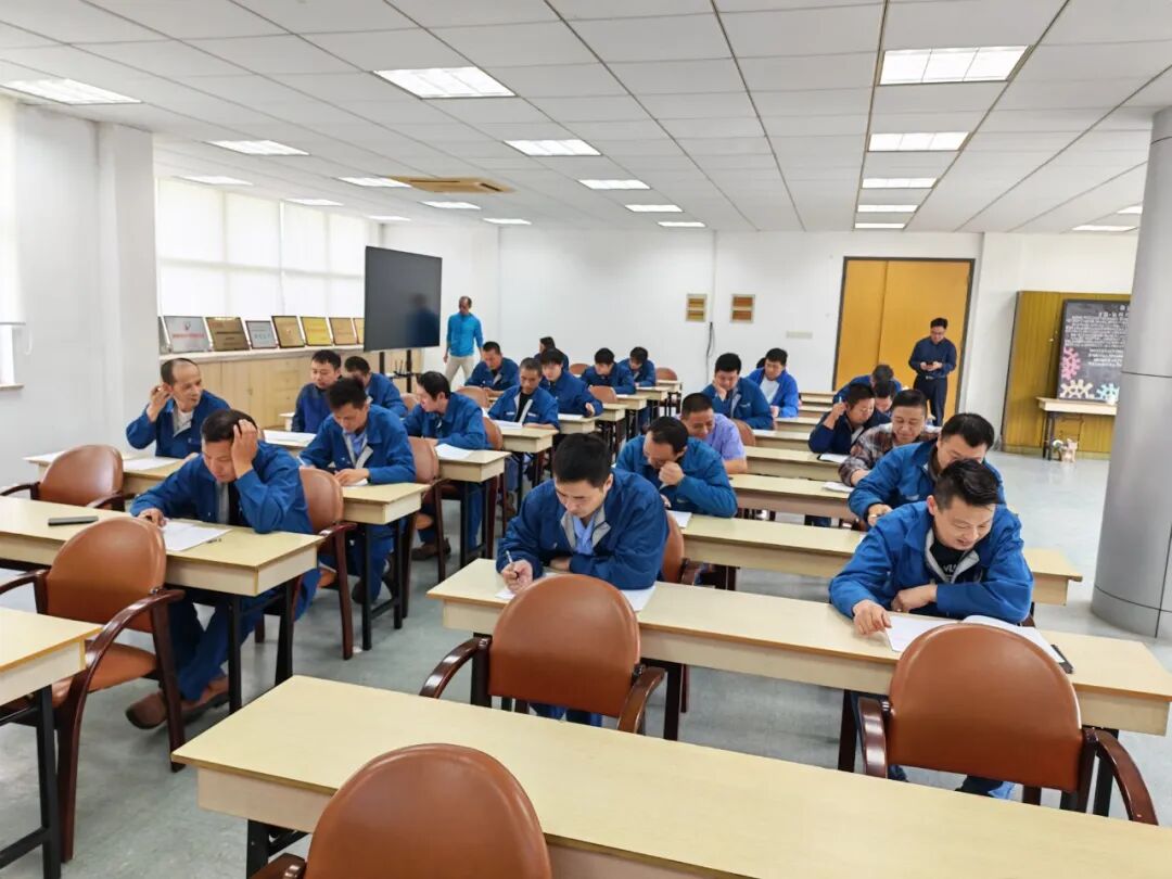 企业新型学徒制结业考核圆满完成,德福伦携手石化工业学校共育技能人才-上海德福伦新材料科技有限公司